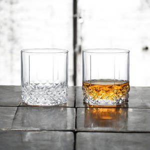 Crystal Cut Whiskey Glass Set of 4 – 250ml | Elegant Glass Tumblers for Bourbon, Scotch, Cocktails | Gift for Him, Barware Set
