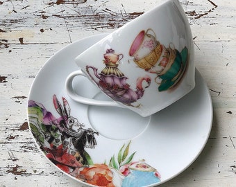 Juego de taza de té y platillo de Alicia en el país de las maravillas