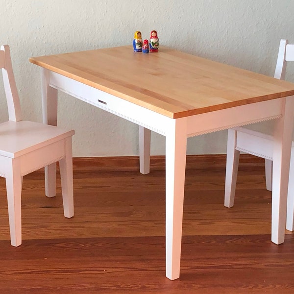 Table et chaise pour enfants, ensemble pour enfants, hêtre massif, menuiserie traditionnelle, laque antique, plateau de table naturel traité à l'huile de cire