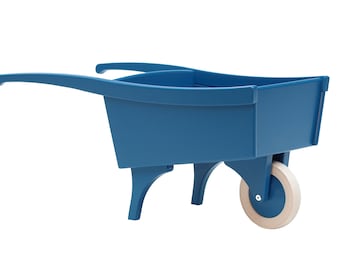 Carriola per bambini da soggiorno in legno massello, con finitura oliata naturale o blu capri, dalla forma elegante, stabile, facile da guidare