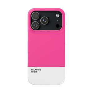 Può includere: Una custodia per telefono rosa acceso con una sezione inferiore bianca. La custodia ha un modulo fotocamera nero con tre obiettivi e un flash. Il testo "PALACION" e il codice colore "FF4D9D" sono stampati sulla sezione bianca.