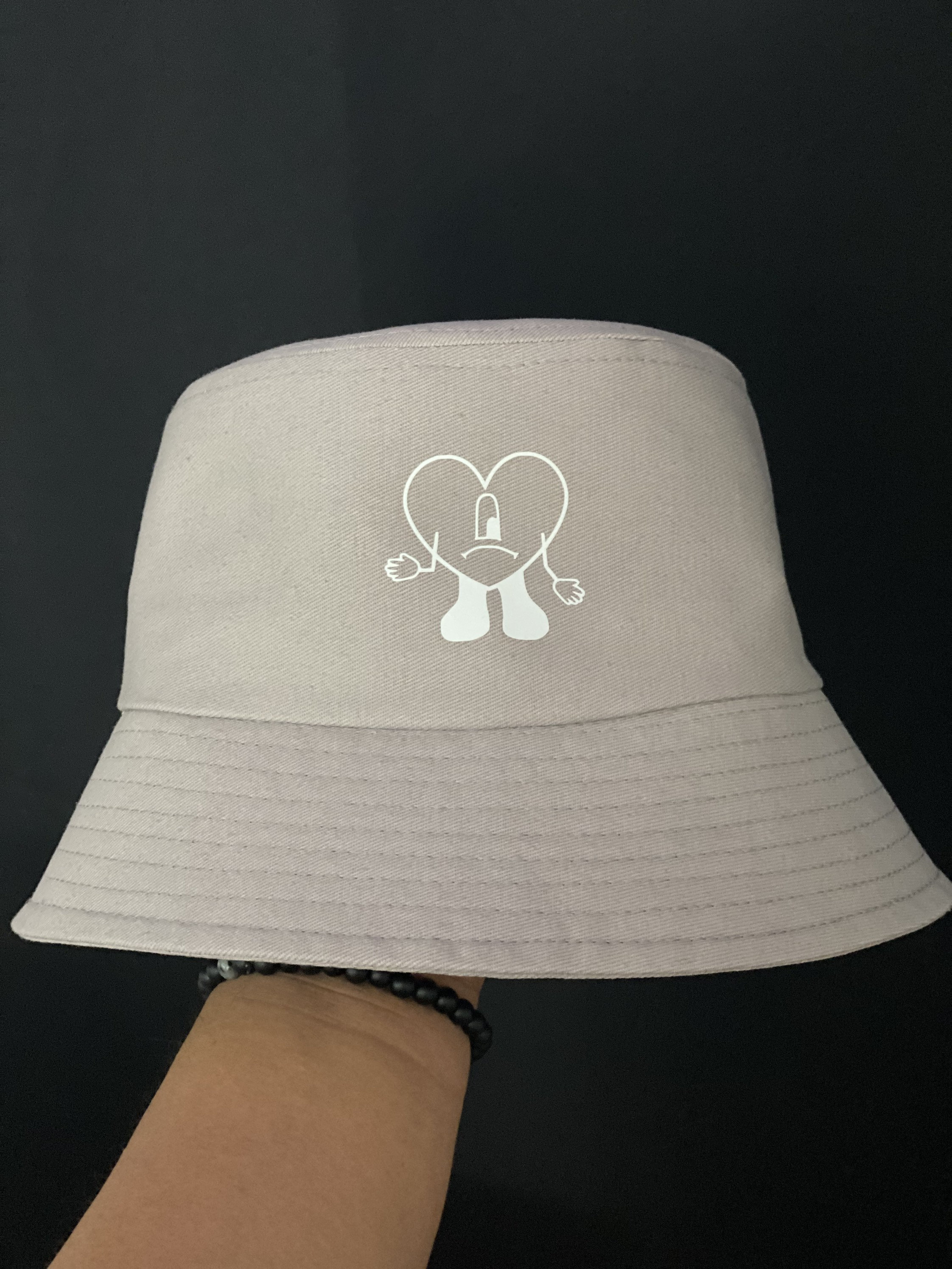 Bad Bunny un Verano Sin Ti Corazón chapeaux seau multicolores, chapeaux élégants, Bad Bunny Shirt Merch, Cadeau d'anniversaire, Concert Fit