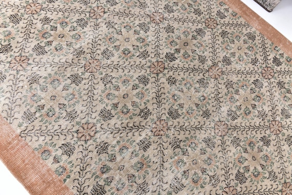 5x9 Vintage Turkish Floral Rug, Farmhouse Decor, Green Beige Color, Terracotta Border, Handwoven Wool Rug, 5x9 Area Rug, 5x9 Living Room Rug
