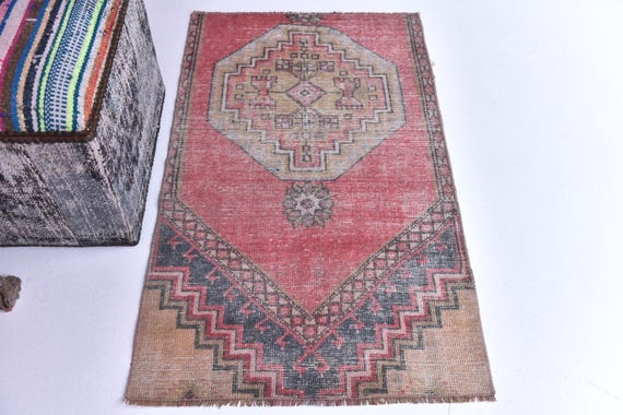 2x3 Small Vintage Accent Rug, 2x3 Pink Red Medallion Design, 2x3 Bath Mat, 2x3 Oushak Style Door Mat, 2x3 Accent Rug, Vintage Rug, Small Rug