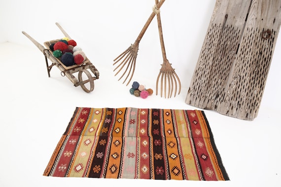 Small kilim rug Small size rug Kilim rug,2'8x4'5Ft,Hand woven rug,Traditional rug,Anatolian rug,Vintage kilim rug,Wool kilim rug,Rugs,K-1685