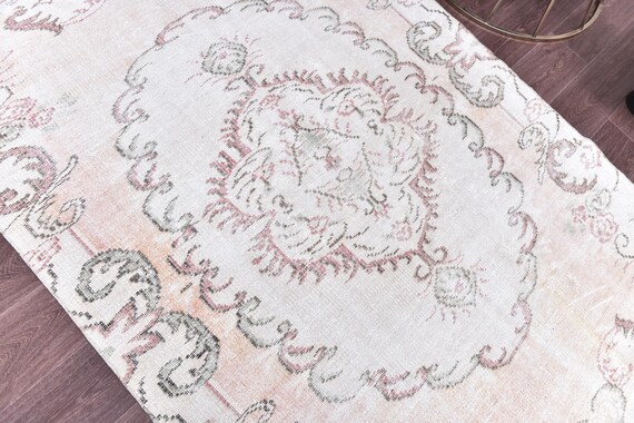 4x7 Vintage Frenc Style Accent Rug, Pink Cream Color, Medallion Style, Handmade Wool Rug