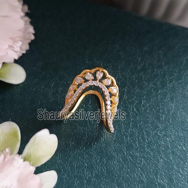 Anillo Chevron de plata esterlina: Anillo apilable Vanki con circonitas cúbicas