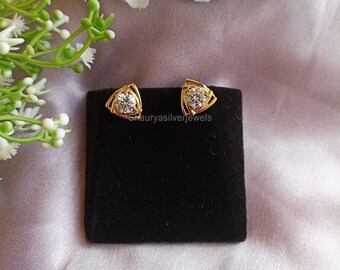 Orecchini a bottone triangolare in argento sterling: solitario con zircone cubico