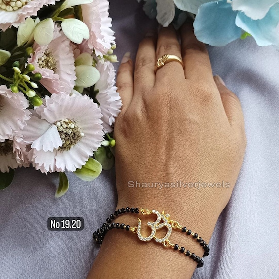 Sterling silver bracelet,flower bracelet,clover bracelet,dainty bracelet,minimalist,  mangalsutr… | Dainty bracelets, Mangalsutra bracelet, Sterling silver  bracelets