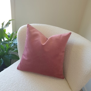 Blush Pink Velvet Cushion Cover: Luxurious Throw Pillow