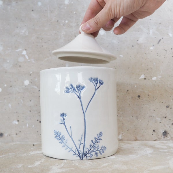 GRAND Pot avec couvercle, récipient en céramique, pot à café, sucrier, vase avec couvercle, imprimé botanique, blanc et bleu