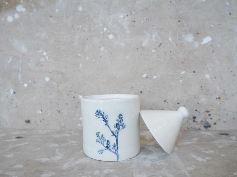 barattolo zuccheriera ceramica con fiori blu fumaria