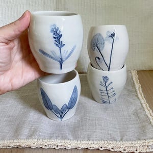 Lange Gerstenkaffeetassen, handgefertigte Teetassen aus Keramik mit aufgedruckten Blumen, ohne Henkel, botanische Dekoration, Hochzeitsgeschenke