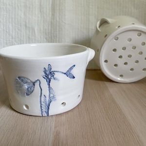 Colino, Ciotola Traforata in Ceramica per Frutti di Bosco, Cestino Lava Frutti e Bacche, Porta Frutta, Scolapasta, Stampe Botaniche
