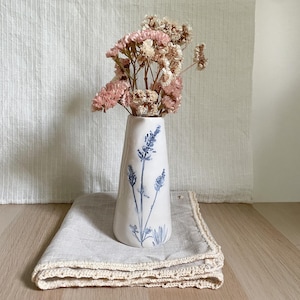 Keramische bloemenvaas met botanische prints, handgemaakte keramische karaf, woondecoratie, enkele bloemenvaas, wit en blauw