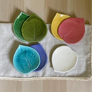 Piatto a forma di Foglia, Fatto a Mano in Ceramica con Foglie vere impresse - Bomboniere Matrimonio - Ceramica Botanica - Svuotatasche