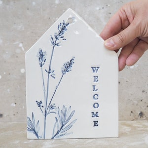 Hausförmiges Schild, Türschild, Willkommensschild, Keramikfliese, Wanddekoration, Botanische Drucke