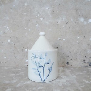 barattolo ceramica con coperchio fiore di pisello blu