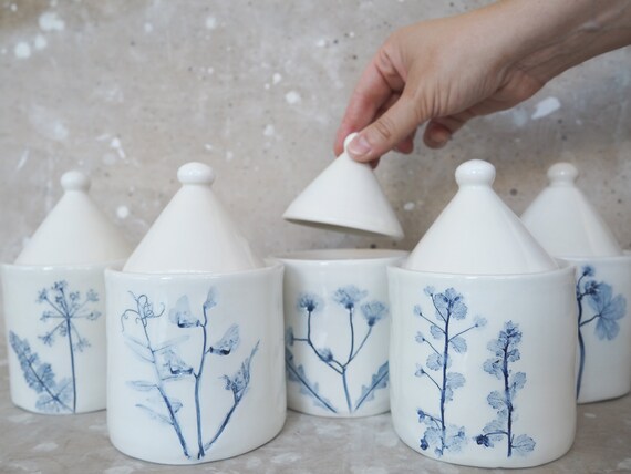 Barattolo PICCOLO con coperchio in ceramica, Contenitore caffè, Zuccheriera, Vaso con coperchio, Stampa botanica, Bianco e Blu
