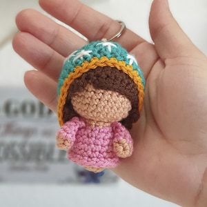 Pattern to crochet a keychain of the Virgin of Guadalupe. (Pattern in Spanish and ENGLISH)