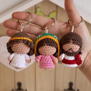 Crochet patterns for 3 keychains: Angelito, Guadalupe and Jesus. (Pattern in SPANISH and ENGLISH)