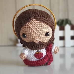 Crochet pattern for a figure of the Sacred Heart of Jesus (HolyPop) | Pattern in Spanish and ENGLISH