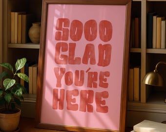 Me alegra que estés aquí - Frases de bienvenida - Arte colorido de bienvenida para el pasillo - Arte de pared rosa