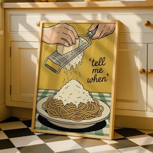 Può includere: Illustrazione incorniciata che raffigura mani che grattugiano il formaggio sugli spaghetti. L'immagine ha uno sfondo giallo con il testo 'tell me when'. Il piatto è su una tovaglia a scacchi verdi e bianchi.