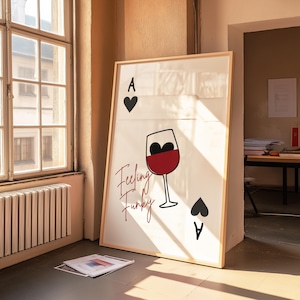 Sensazione funky, stampa di carte da gioco, stampa di vino, asso di cuori, stampe per la camera da letto, stampe di vino rosso, simpatica arte murale, stampe carine, arte per la sala da pranzo