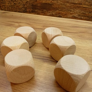 High-quality wooden dice, made of beech wood.  Set of 6 cubes 40 x 40 mm (4 x 4 cm) , smooth
