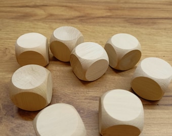 Dés en bois de haute qualité, en bois de hêtre. Jeu de 8 cubes 30 x 30 mm (3 x 3 cm) , lisse