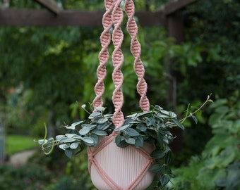 Handmade macrame plant hanger - Medium pink