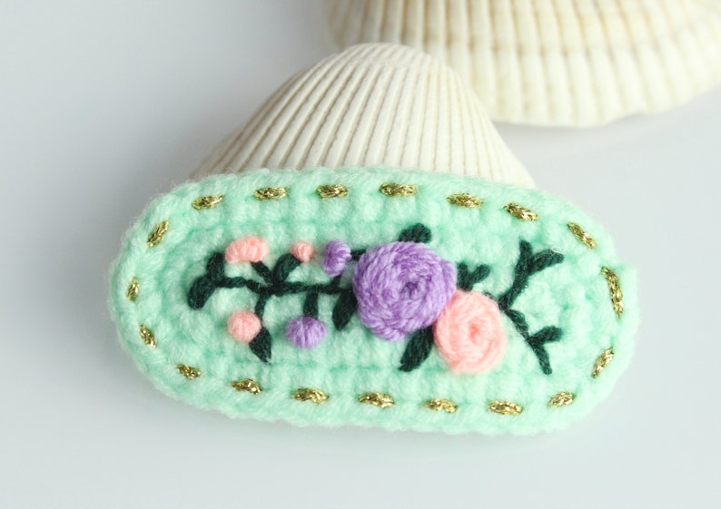 Flower retro cute hair clips for toddlers Handmade light blue floral Knitted Crochet hair clips Ladies hair clips