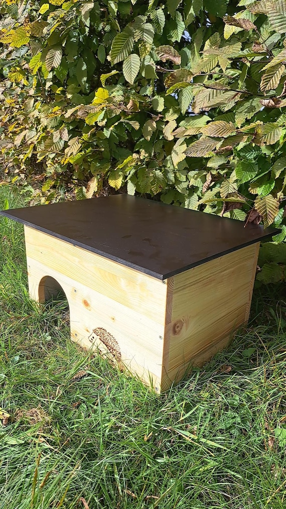 Maison Pour Hérisson En Bois Avec Toit Bardeaux - Dimensions 24x39x31 Cm, Entrée Labyrinthe Avec Clapet - Abri Décoratif Intérieur/extérieur Protégé