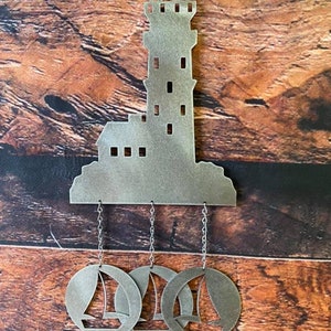 Leuchtturm mit Segelbooten Windspiel, Boot Windspiel, Leuchtturm Hof Kunst, Leuchtturm, Strand Thema, Strand Windspiel, Segelboot Windspiel