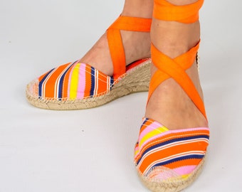 Women's high-wedge cotton espadrilles with orange stripes and ribbons. Espadrilles handmade in Spain