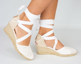 High-wedge bridal espadrilles in white satin with crossed ribbons. White wedding espadrilles handmade in Spain