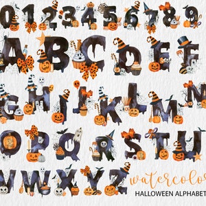 K&ouml;nnte beinhalten: Aquarell-Halloween-Alphabet mit gruseligen und niedlichen Elementen. Jeder Buchstabe ist mit K&uuml;rbissen, Flederm&auml;usen, Spinnen, S&uuml;&szlig;igkeiten und anderen Halloween-Bildern verziert. Die Buchstaben sind in einem tropfenden Stil gehalten, was ihnen ein gruseliges und skurriles Aussehen verleiht.