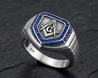 Anillo masónico de plata de ley para hombre con circonita cúbica azul.