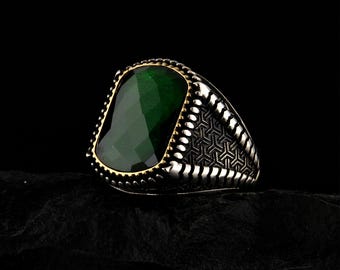 Anillo de plata de ley 925K con esmeralda para hombre. Joyería artesanal de gran impacto. Regalo ideal.