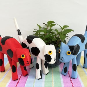 Wooden cat Sculpture / Cat wooden Figurine