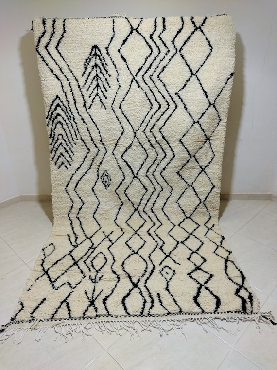 Azilal rugs, handwoven rugs of natural wool. Dimensions 280*160