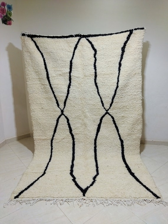 Handmade Moroccan carpet, White and black carpet of better quality