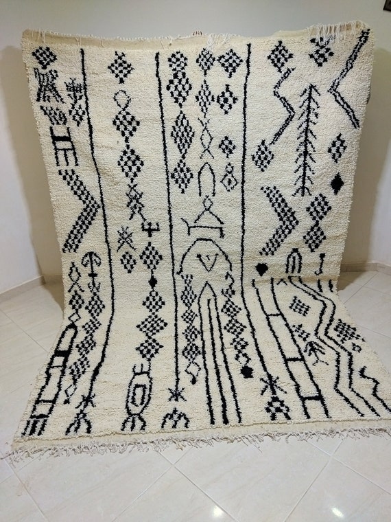 Authentic Moroccan carpet in natural wool, dimensions 286*200