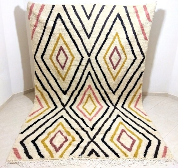 Traditional azilal carpet made in Morocco, Handmade carpet in a modern style in a traditional way