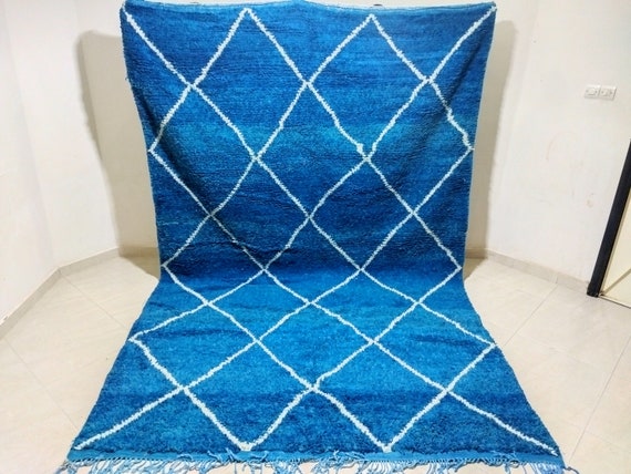 Beni ouarin carpet, Hand woven Moroccan carpet, dimensions 318/205 centimeters