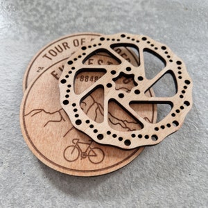 Coaster de disque de frein à disque : cadeau de cyclisme en bois de bouleau fait main