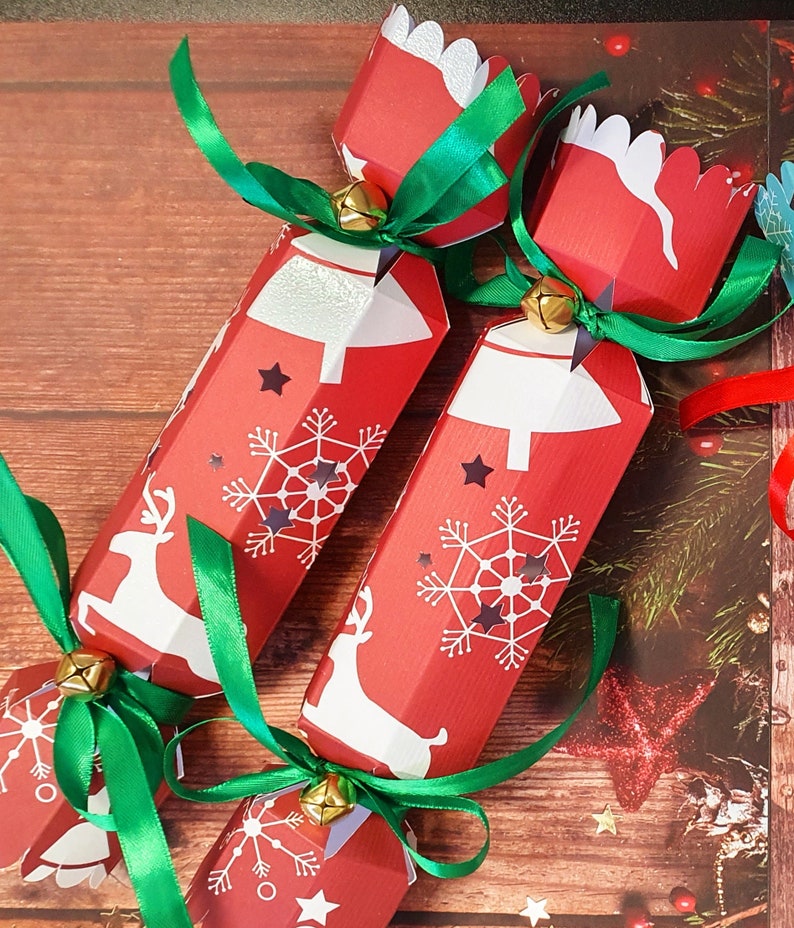 Download Christmas Cracker SVG Easy to Make Christmas Decorations ...
