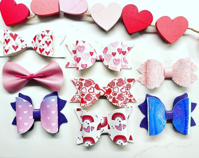 Valentine’s day / heart hair bow/ girl hair bows / birthday party gifts / party favors / handmade bows/ Valentine day bow