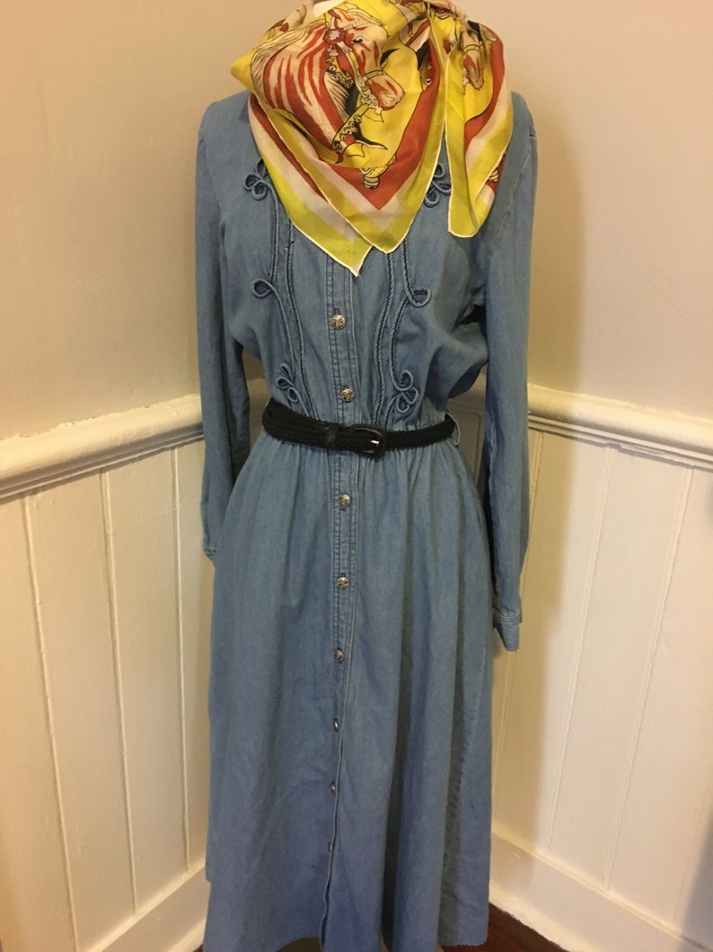 Pockets- Orvis Brand Size 8 Button Down with Elastic 90s Vintage Denim Dress Rockabilly with Western Details-